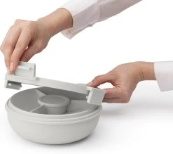 Brabantia Make & Take Salade Lunchbox - 1,3 L - Kunststof - Light Grey -Huishoud Verkoop 1200x1064 1
