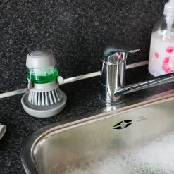 In Round Afwasborstel Met Zeepdispenser / Zeepreservoir – Inclusief Houder – Grijs – Afwas Borstel – Zeep Handborstel – Doseerpomp – Afwasmiddel Dispenser – Navulbaar -Huishoud Verkoop 1200x1200 971