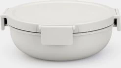 Brabantia Make & Take Salade Lunchbox - 1,3 L - Kunststof - Light Grey -Huishoud Verkoop 1200x675 8