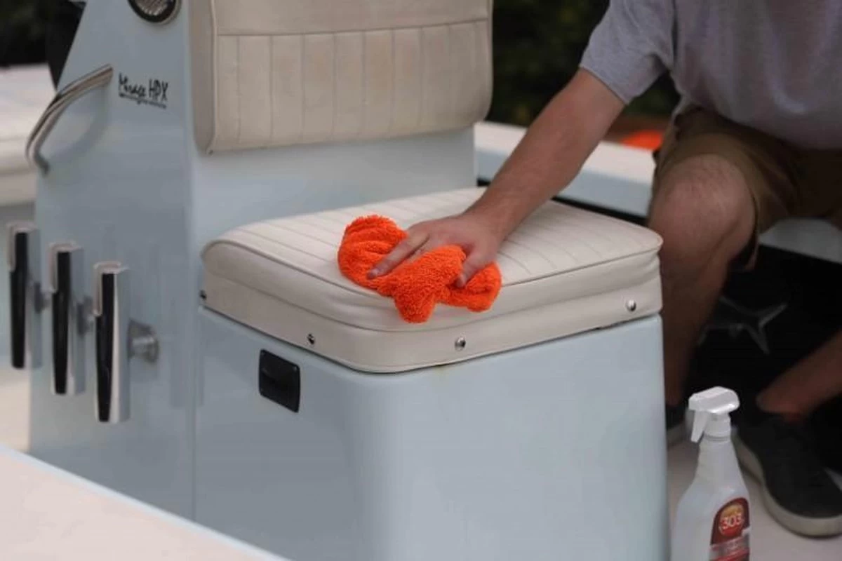 303® Multi-Surface Cleaner - 946 Ml | Veilig Voor Alle Soorten Bekleding En Vinyl. Vlekken Verdwijnen Binnen Enkele Minuten En Verkleurde Oppervlakken Komen Weer Tot Leven. 3 303® Multi-Surface Cleaner - 946 Ml | Veilig Voor Alle Soorten Bekleding En Vinyl. Vlekken Verdwijnen Binnen Enkele Minuten En Verkleurde Oppervlakken Komen Weer Tot Leven. - Afbeelding 3