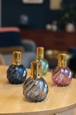 Ashleigh & Burwood Lampenolie Geurolie - Freesia & Orchid 250 Ml -Huishoud Verkoop 800x1200 8